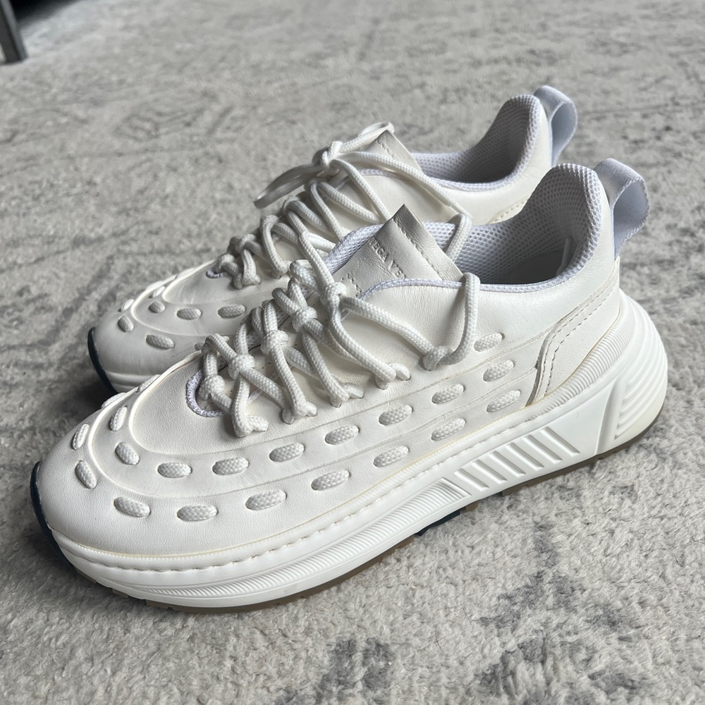 Bottega Veneta Speedster sneakers - like new! Sz 38